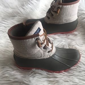 Like new women’s sperrys size 7